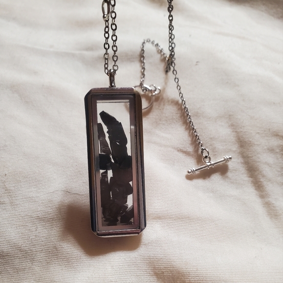 ELITE SHUNGITE Glass Locket Necklace in Silver or Rose Gold - Picture 4 of 4